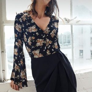 VETTA Bell Sleeve Floral Blouse